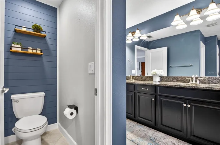 Primary, en suite bathroom includes a private wash closet.