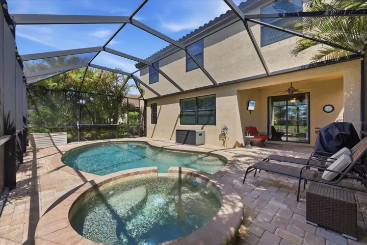 Pool, lanai