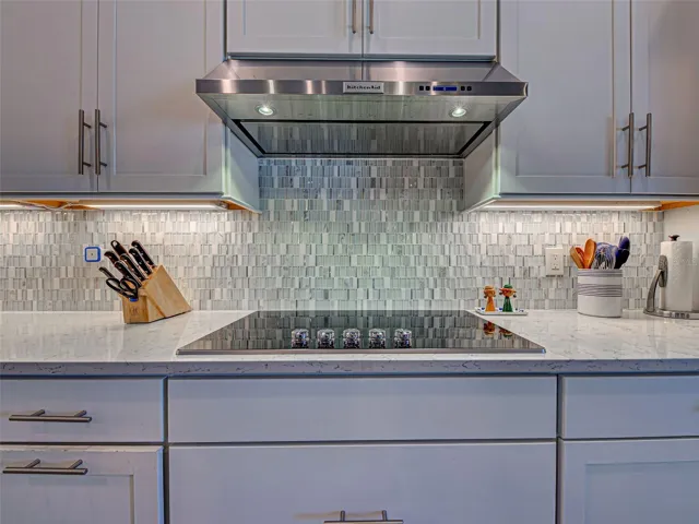 Coordinating backsplash
