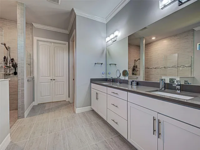 En suite bathroom