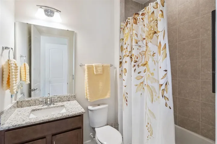 Guest room suite full bathroom