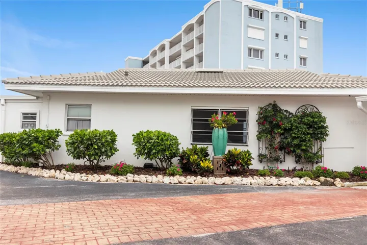 Community Club House - A place for meetings and parties that can be reserved by owners, also a BBQ pit availiable with full kitchen, and 2 washers and dryers