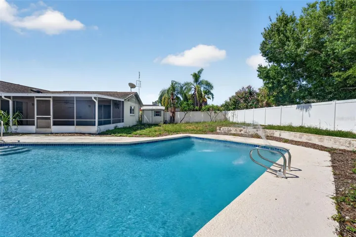 Oversized Refreshing Pool