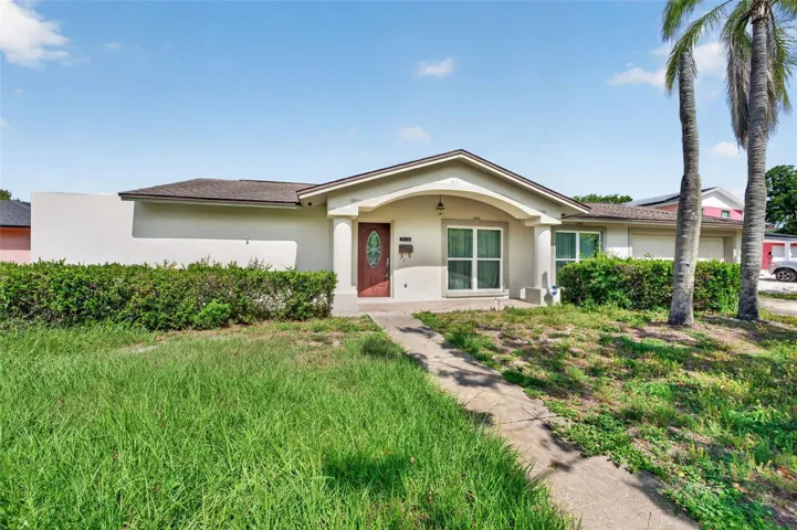 Spacious Front Yard