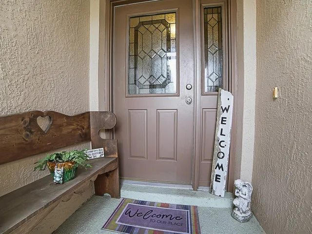 Screened Enterance
