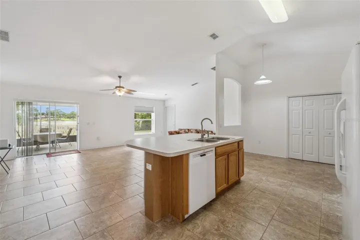 Kitchen / Living Room Combo