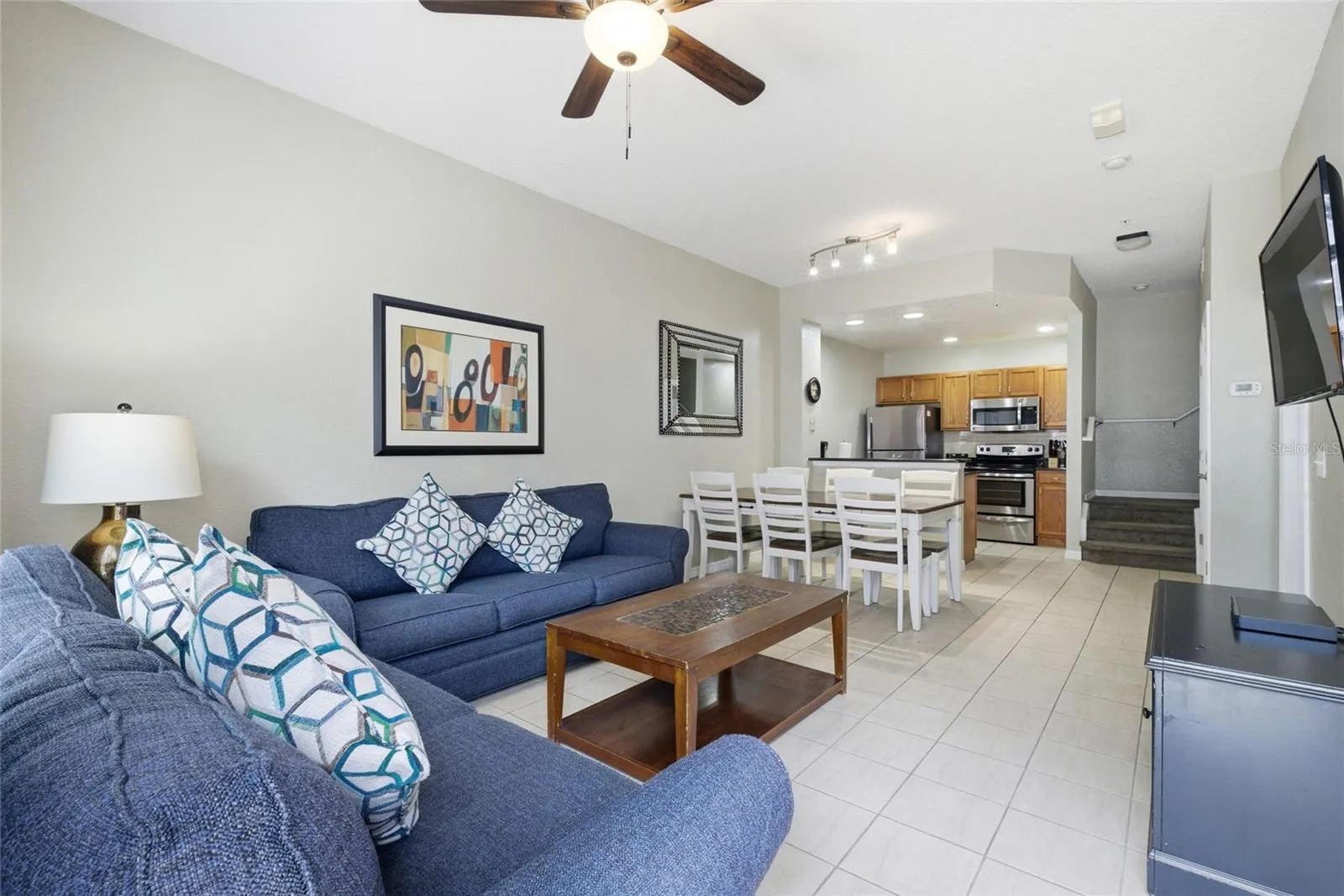 beautiful fully furnished townhome
