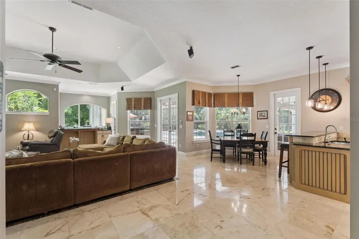 Family Room/Breakfast Nook