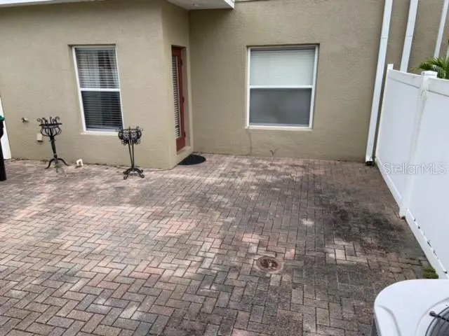 courtyard between the garage and house