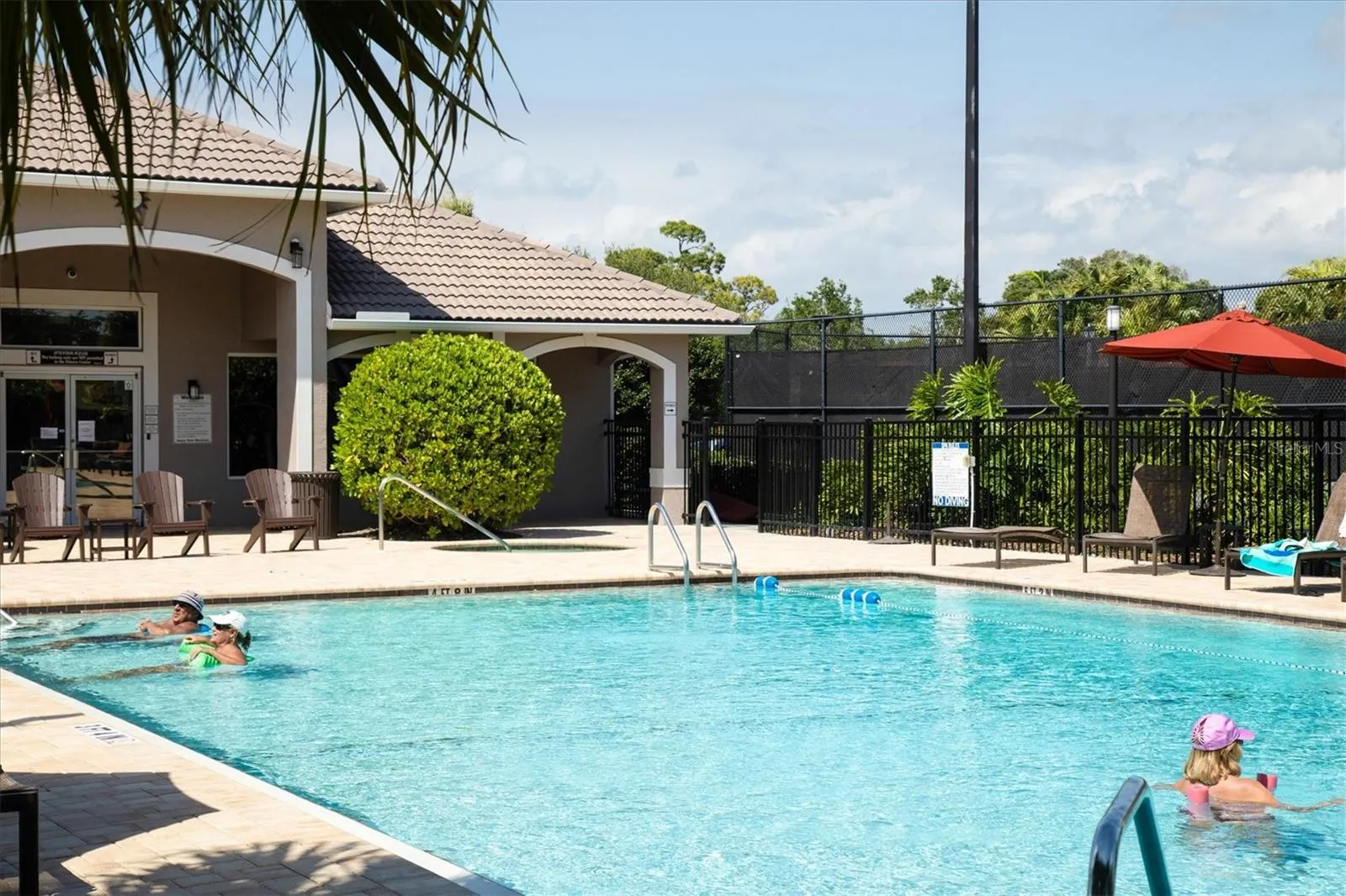 Club pool