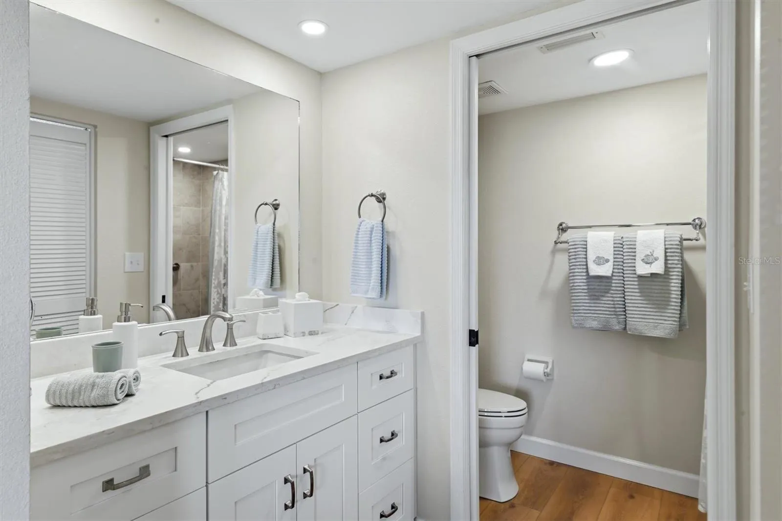 Primary en-suite bathroom