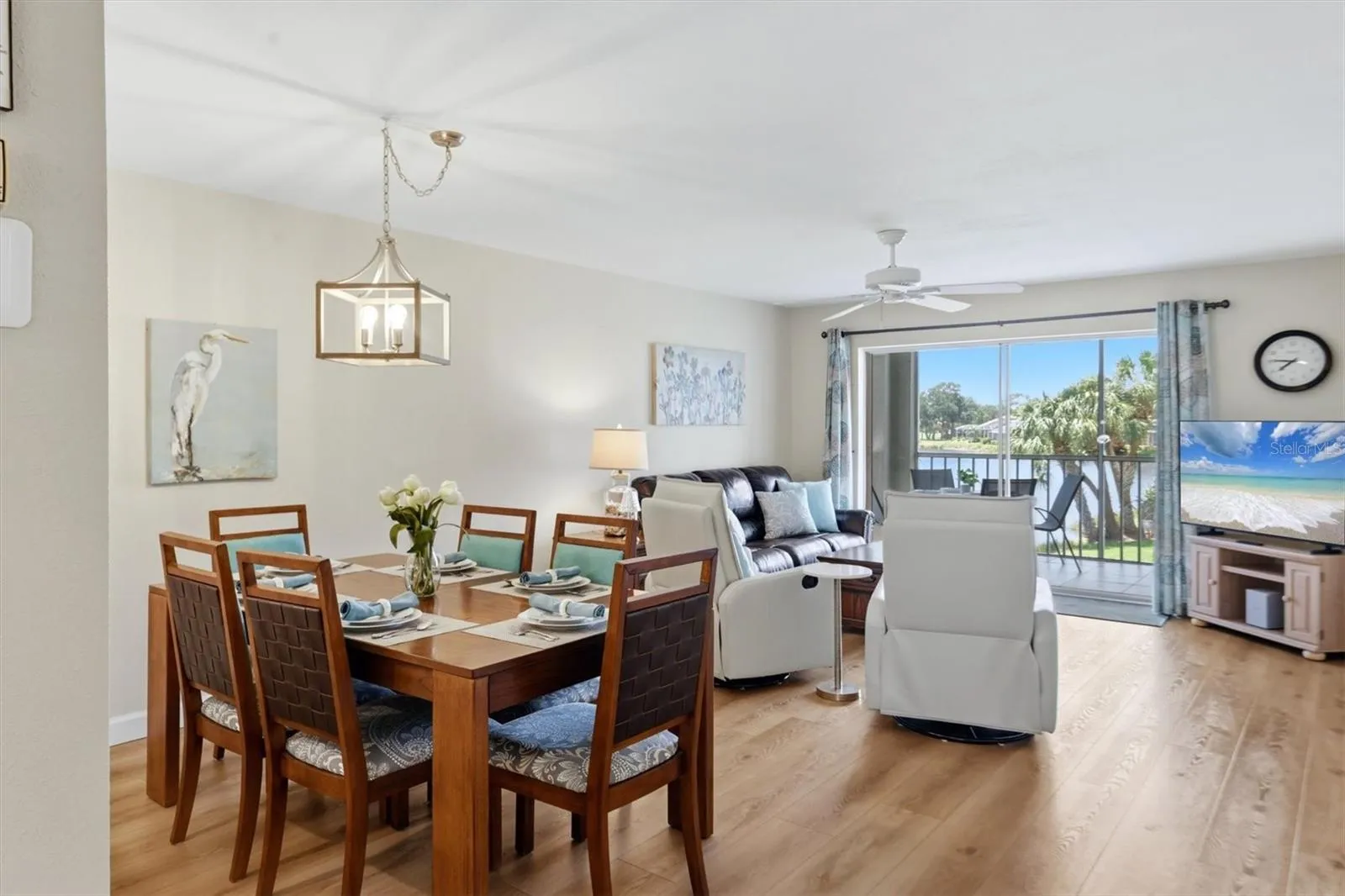Dining room/living room