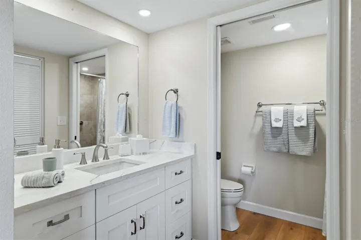 Primary en-suite bathroom