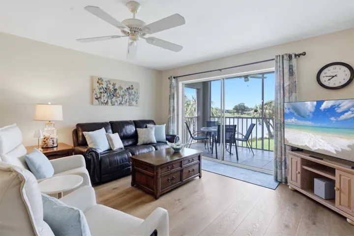 Living room &amp; lanai