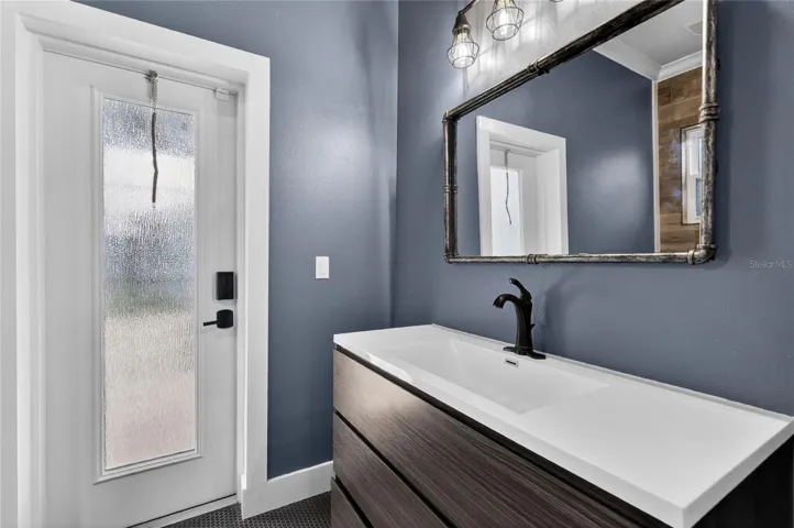 Bathroom 2 also serves as a pool bath ~