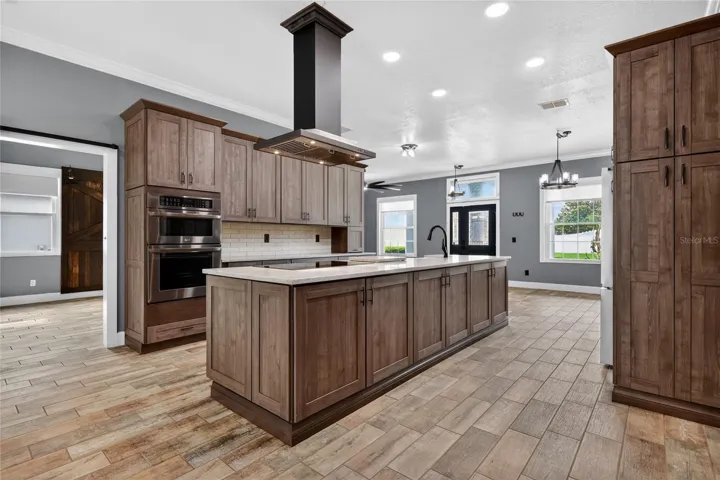 Smartly built-in drop zone organization on the right ~