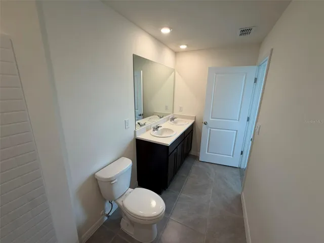 Master Bathroom (En-Suite)