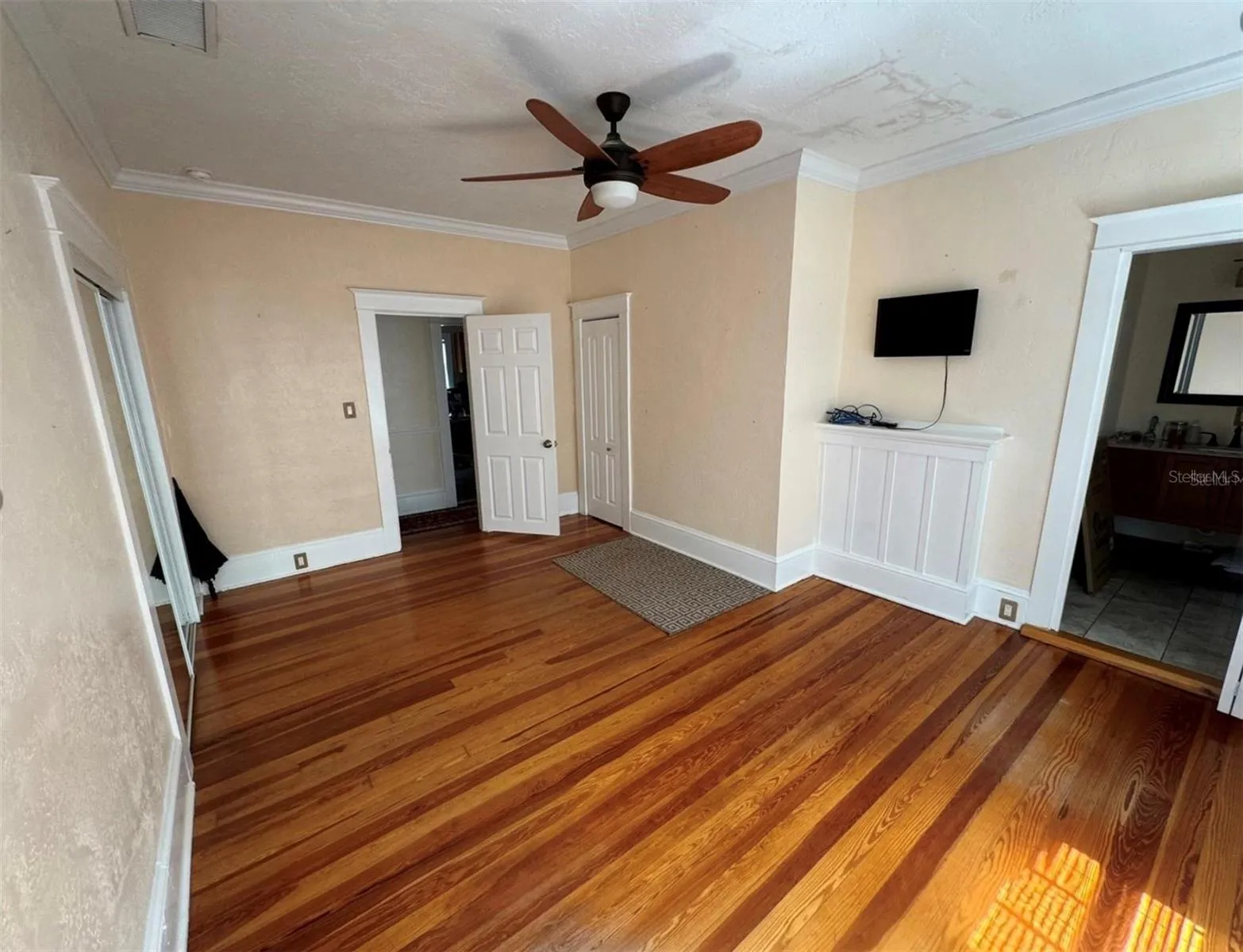 15.5x12.25 Private Office.