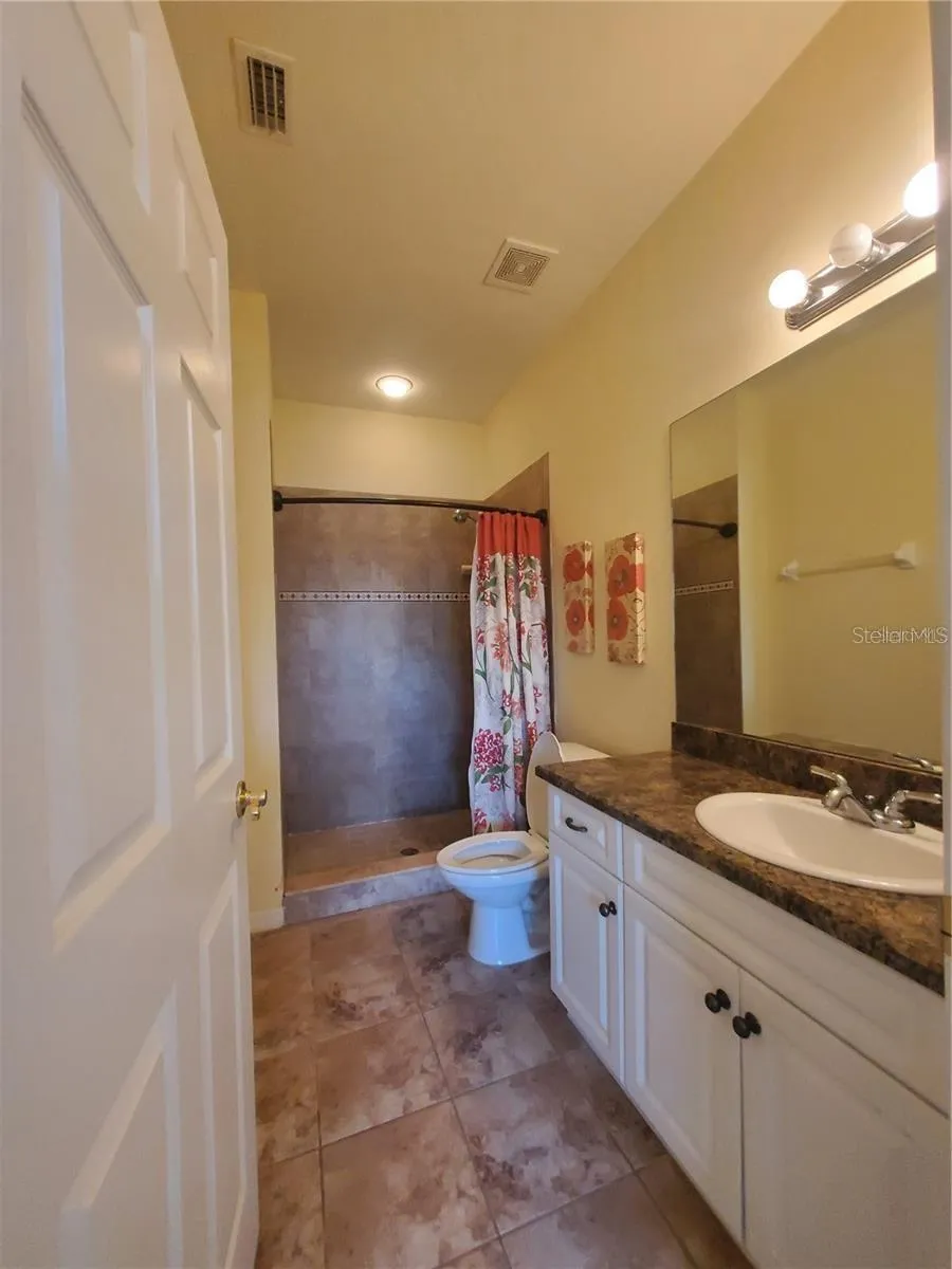 Downstairs primary ensuite full bath