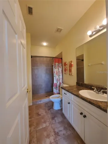 Downstairs primary ensuite full bath