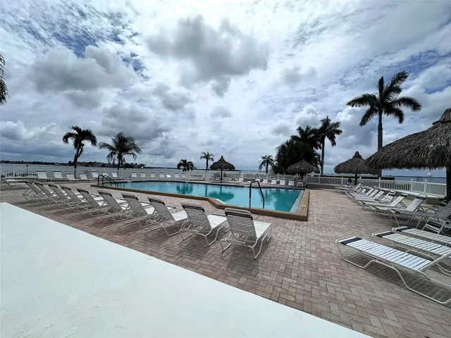 Waterfront pool/spa