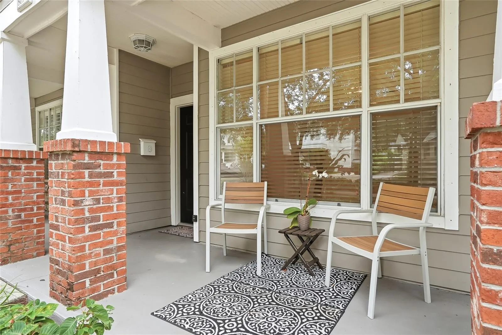 Hyde Park Living, Enjoy your the front porch and the outdoor lifestyle