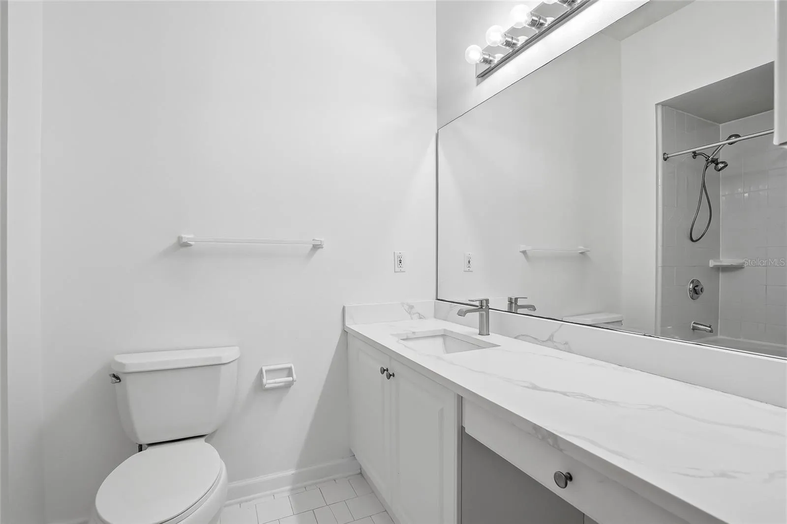 primary bathroom with a large vanity
