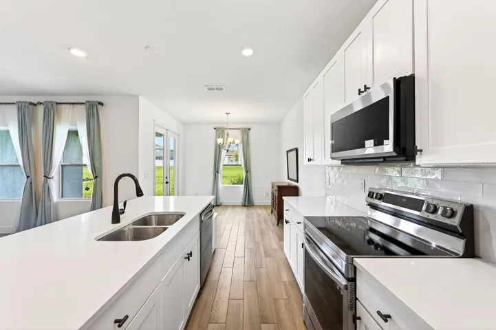 Sleek finished designed with the home chef in mind.