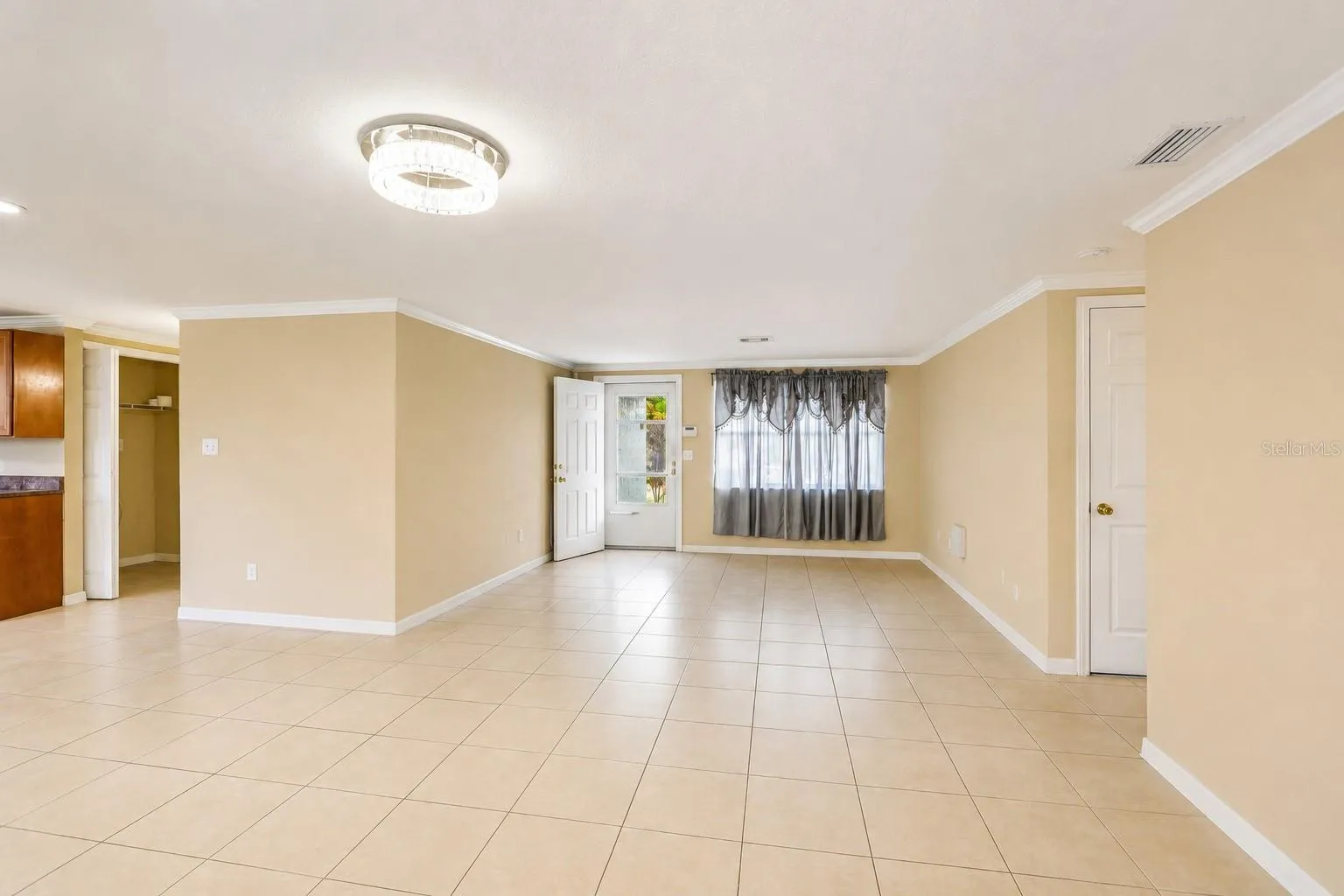 Living room/dinng room combo