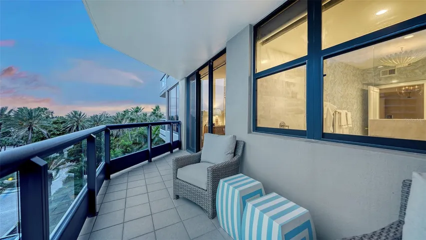 Great  privacy with your location being in the end unit stack of waterclub South