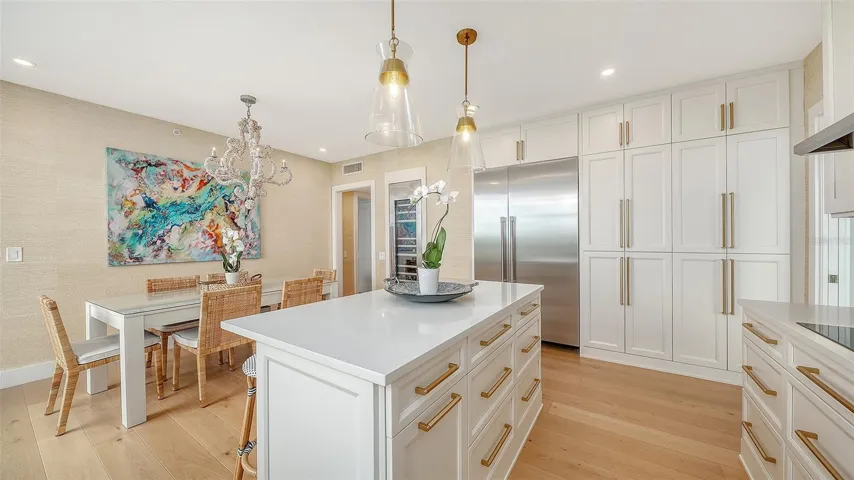 For casual meals or a fun evening of card games, while you  enjoy the sparkling city lights beyond over Sarasota Bay...