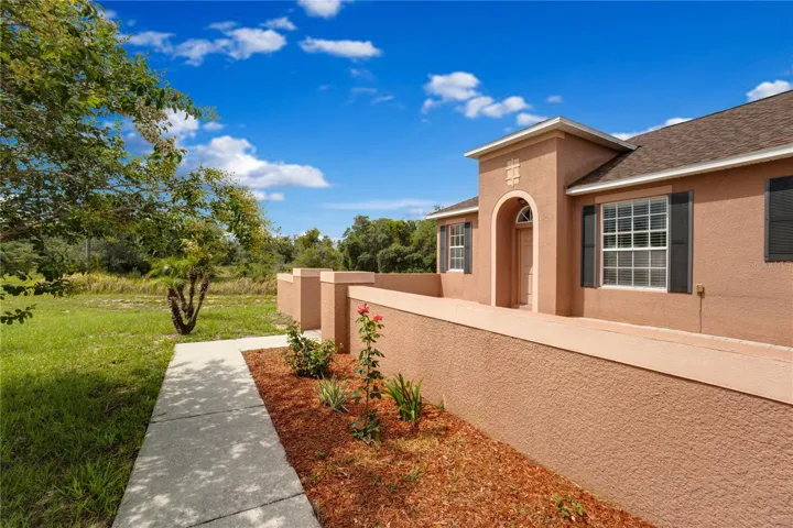 STUNNING HOME WITH COURTYARD!!!!