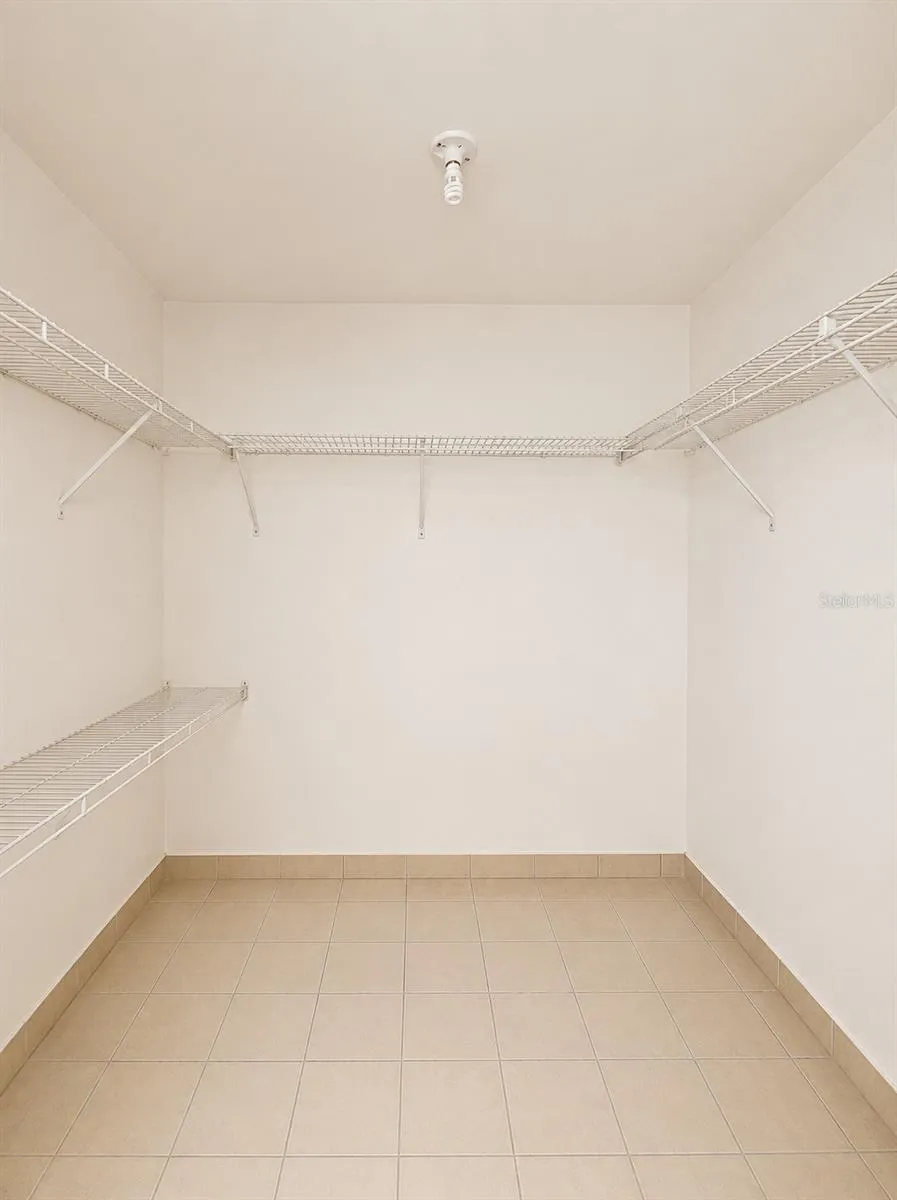 walking closet