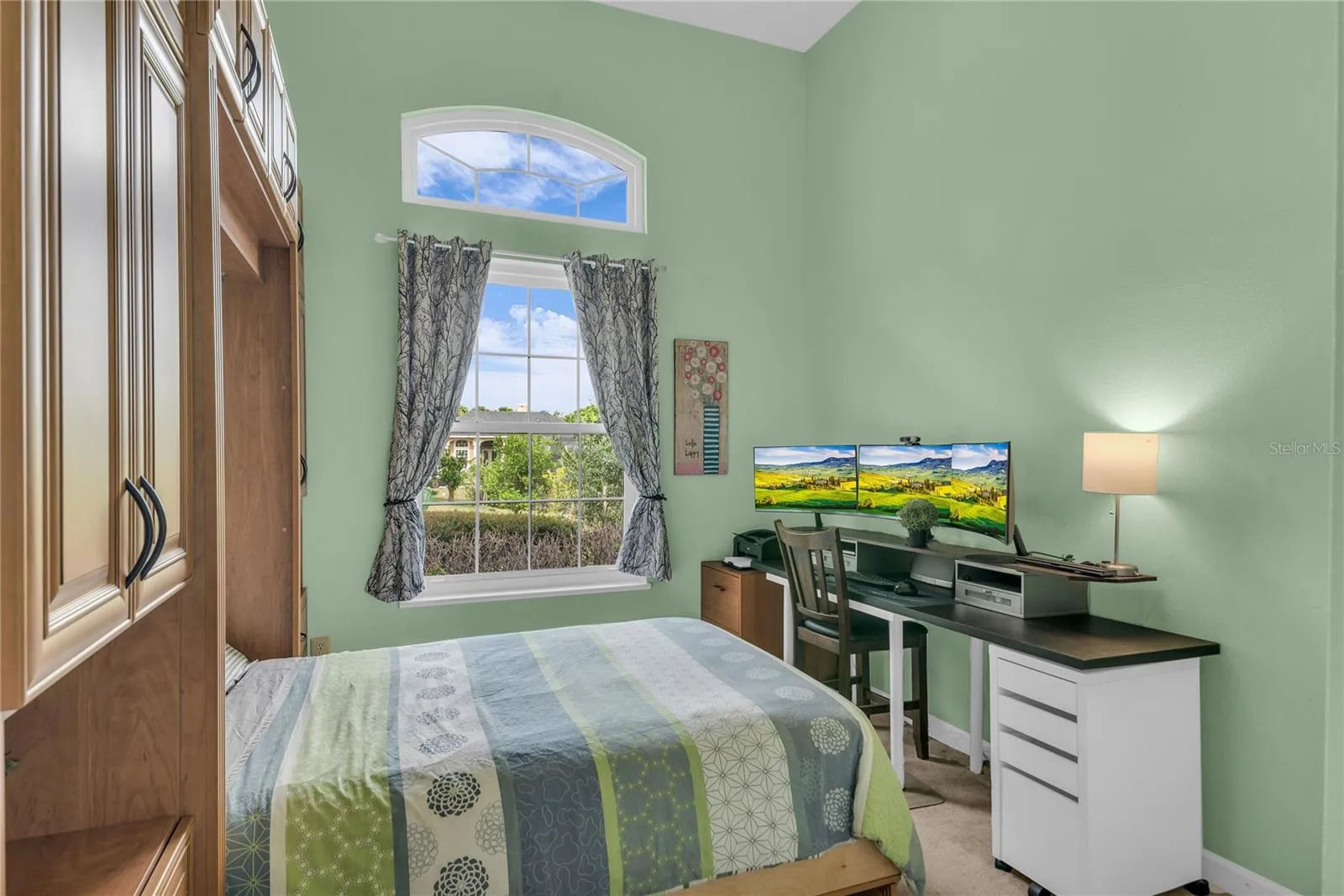 Office / 5th Bedroom With Murphy Bed