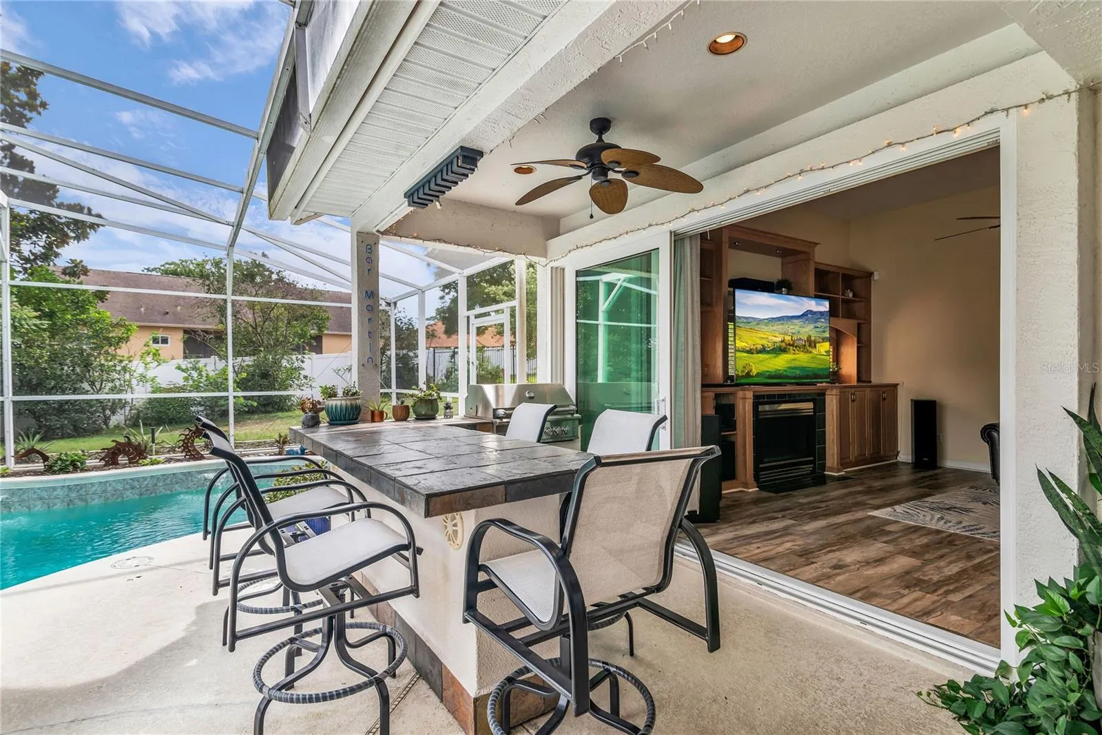Screened In Patio &amp; Pool Oasis