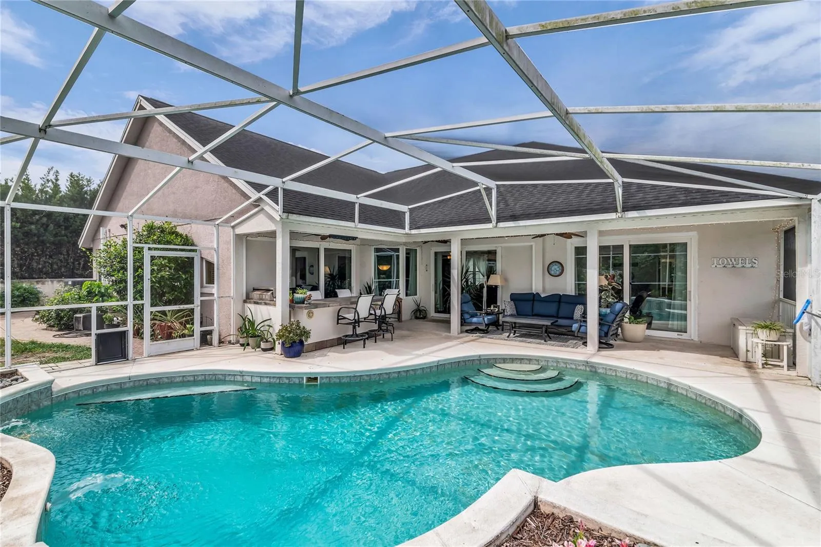 Screened In Patio &amp; Pool Oasis