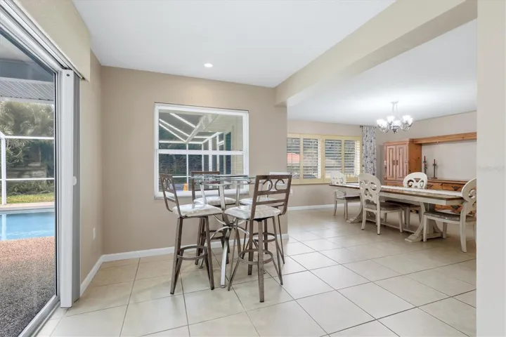 Dinette with Bonus Room on right