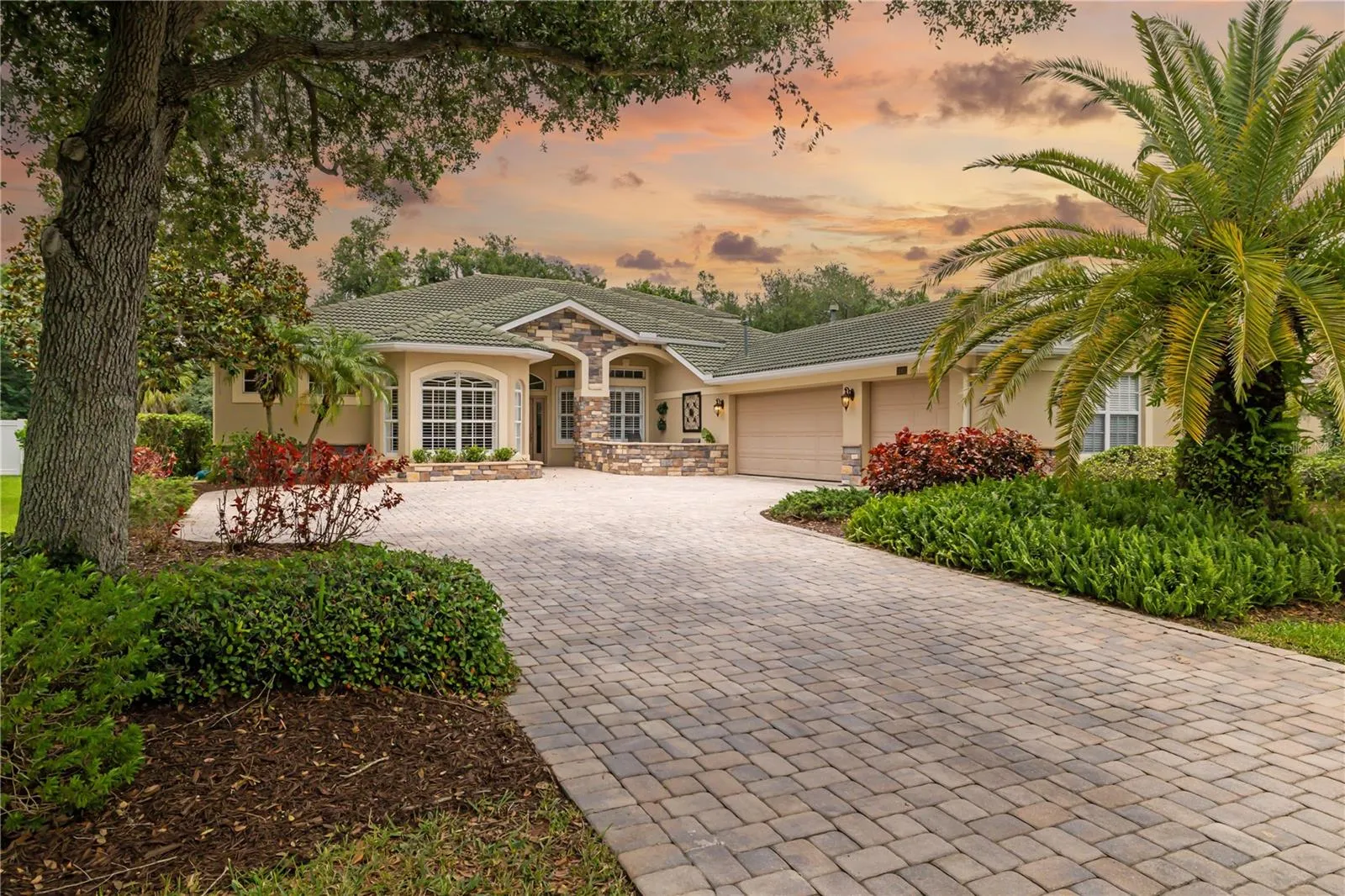 12471 Natureview Circle, Bradenton, FL 34212 Tropical, tranquil, serene sunsets for everyday living where everyday feels like a year round vacation in Paradise