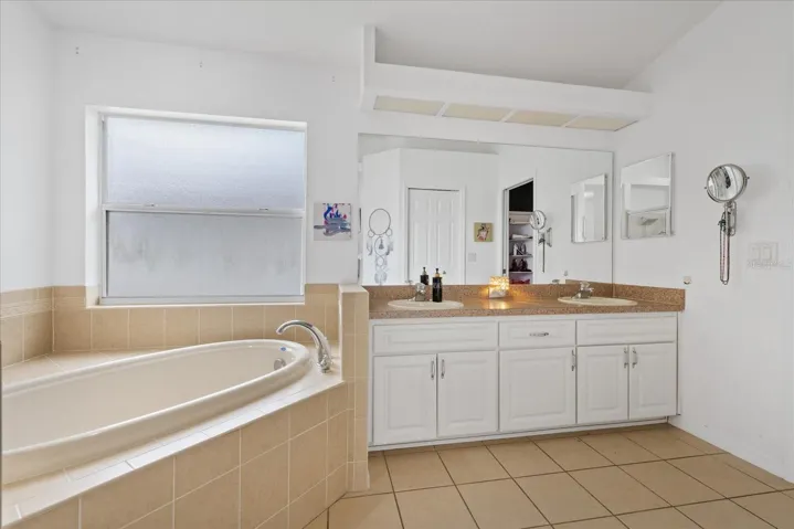 Master En Suit Bathroom