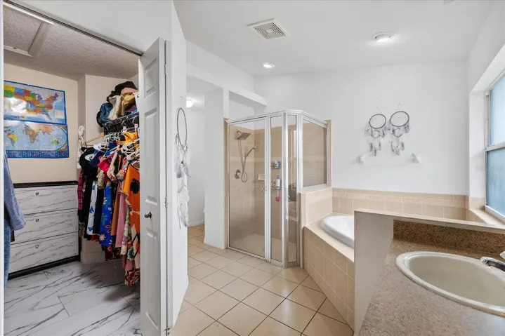 Master En Suit Bathroom