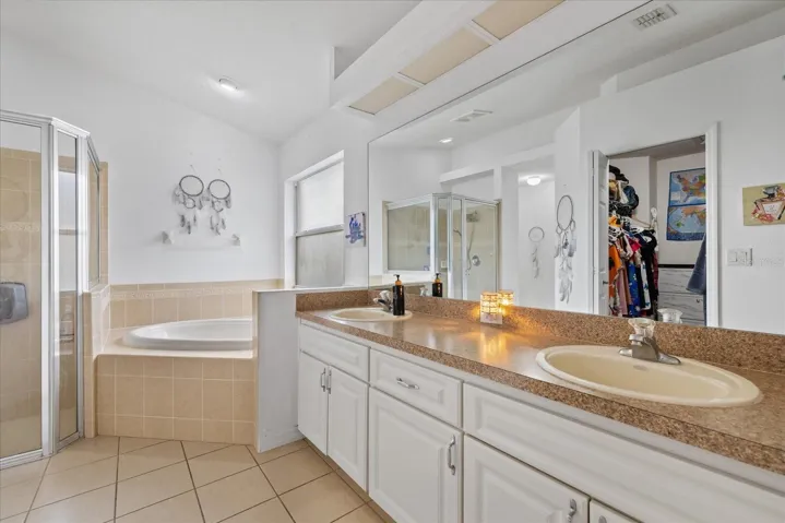 Master En Suit Bathroom