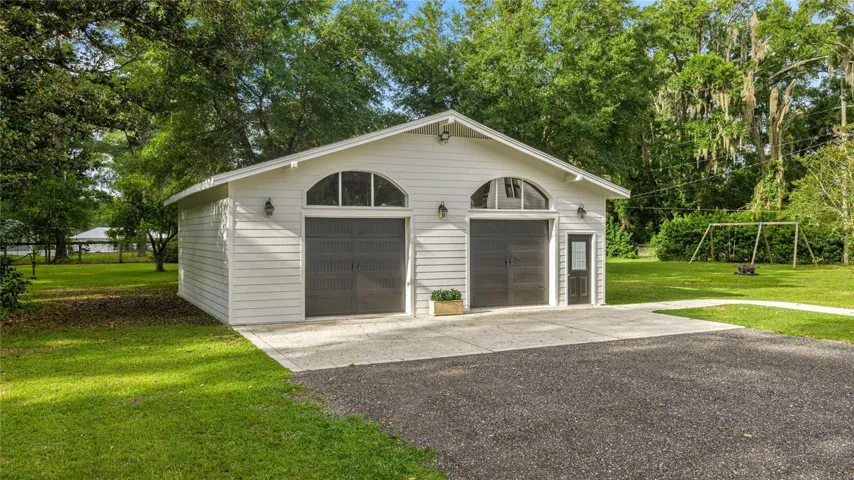 Detached garage