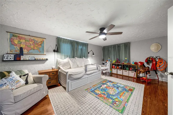 Guest bedroom 1