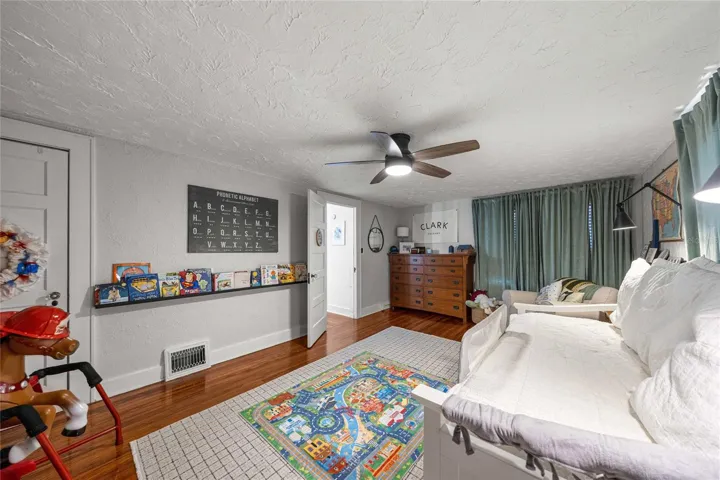 Guest bedroom 1
