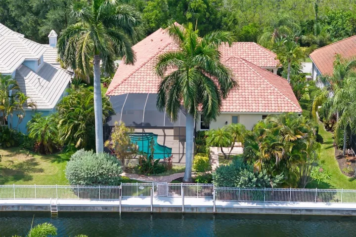 Walk to your boat, and enjoy your fresh-water canal for access to the Gulf.