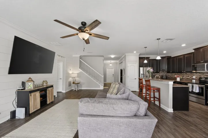 FAMILY ROOM KITCHEN COMBO