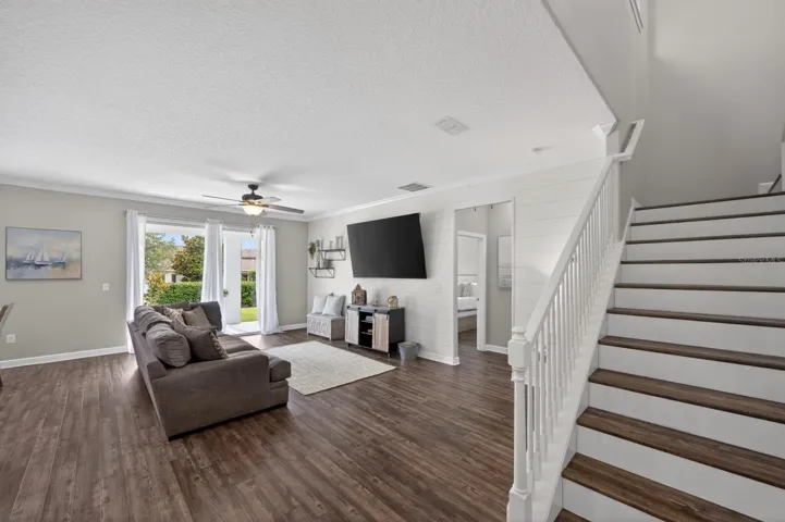FAMILY ROOM STAIRWELL