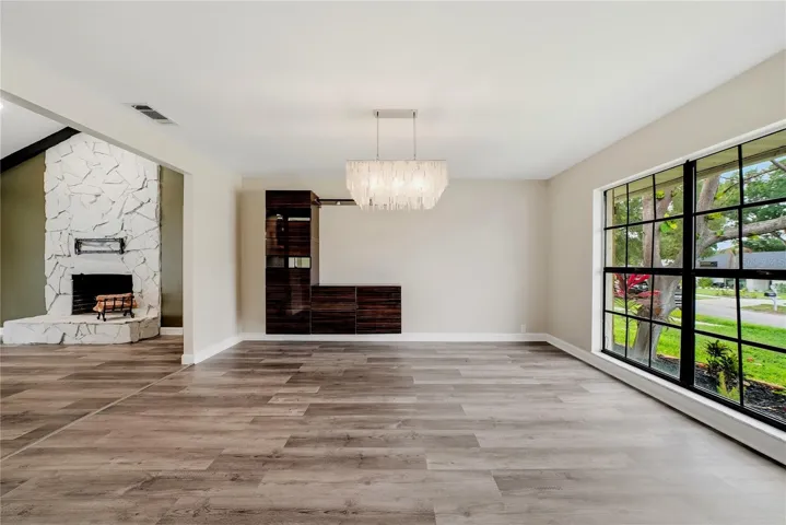 Dining/bar area