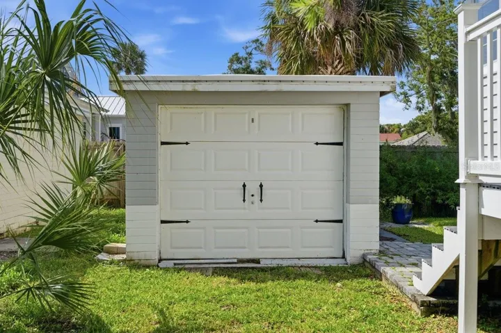 DETACHED GARAGE