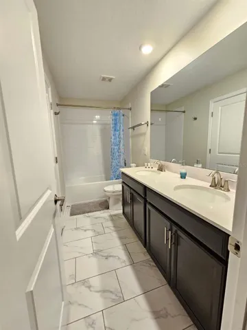 Bathroom on the 1st floor